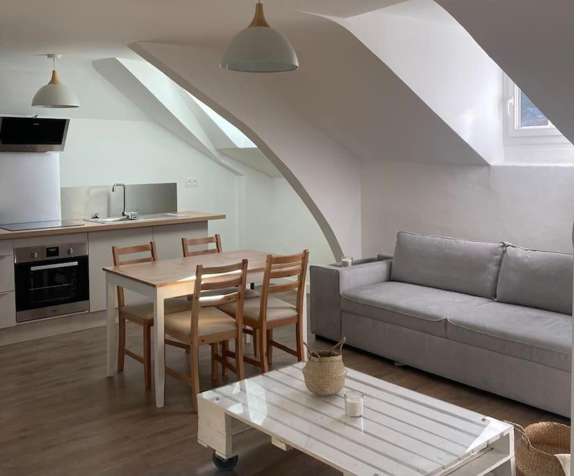 Au Bord De La Mayenne Laval  Ngoại thất bức ảnh